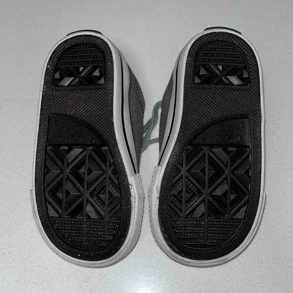 Toddler size 5 converse - Picture 2 of 3
